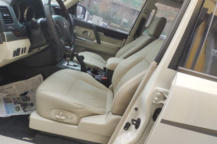 Used Mitsubishi Pajero  Left Front Seat