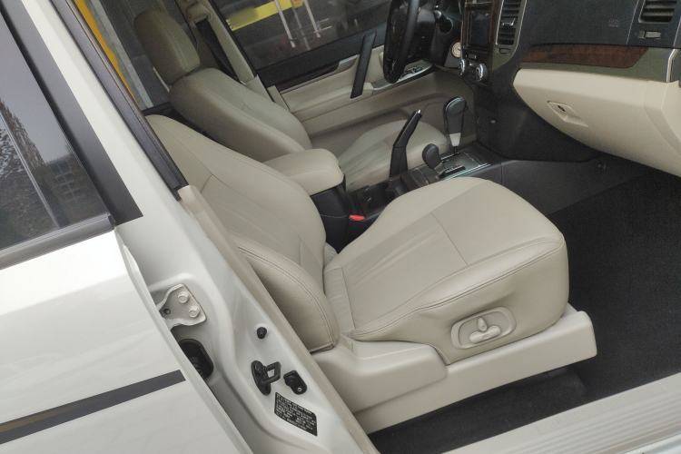 Used Mitsubishi Pajero  Right Front Seat