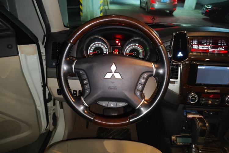 Used Mitsubishi Pajero  Steering Wheel