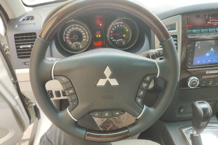 Used Mitsubishi Pajero  Steering Wheel