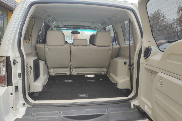Used Mitsubishi Pajero  Trunk