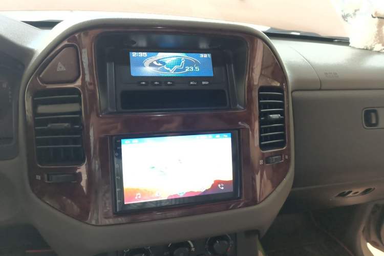 Used Mitsubishi Pajero  Audio And AC Panel