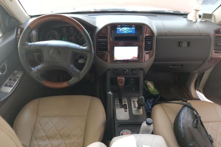 Used Mitsubishi Pajero  Center Console