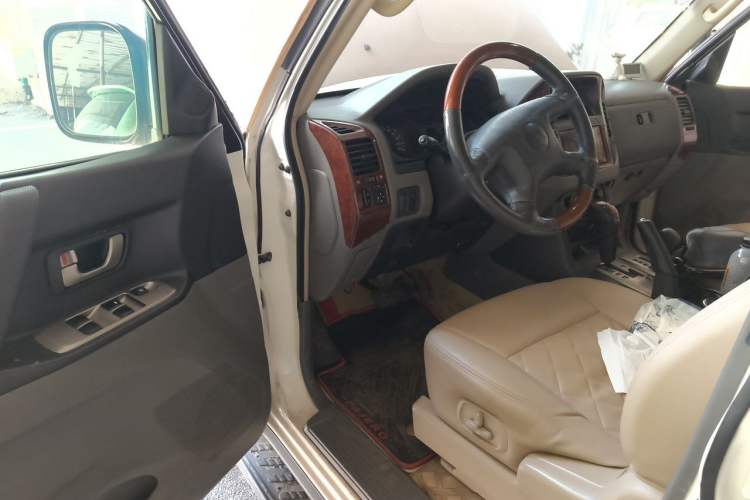 Used Mitsubishi Pajero  Driver Seat