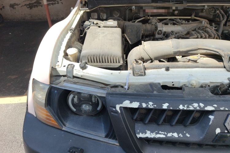 Used Mitsubishi Pajero  Engine Bay Right