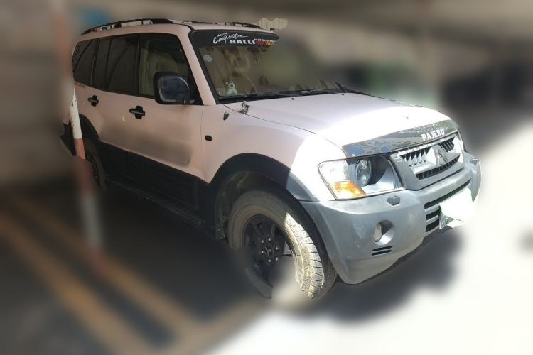 Used Mitsubishi Pajero  Front Right 45 Deg