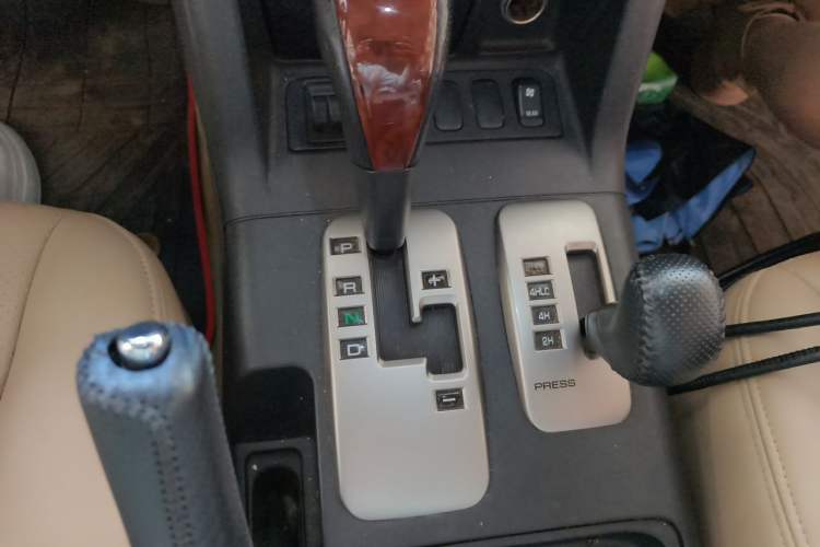 Used Mitsubishi Pajero  Gear Lever