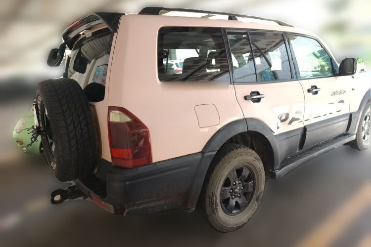 Used Mitsubishi Pajero  Rear Right 45 Deg