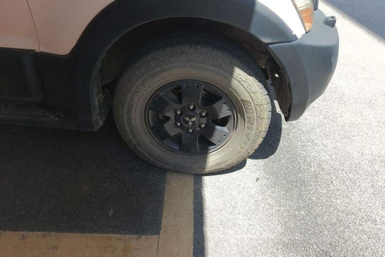 Used Mitsubishi Pajero  Right Front Wheel Hub