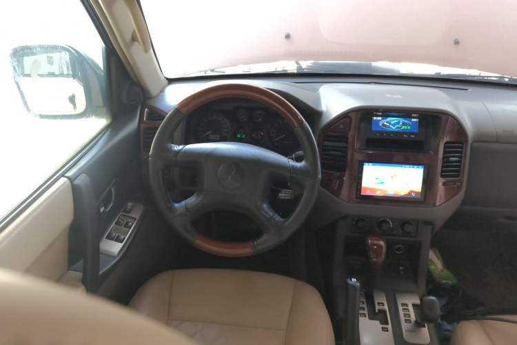 Used Mitsubishi Pajero  Steering Wheel