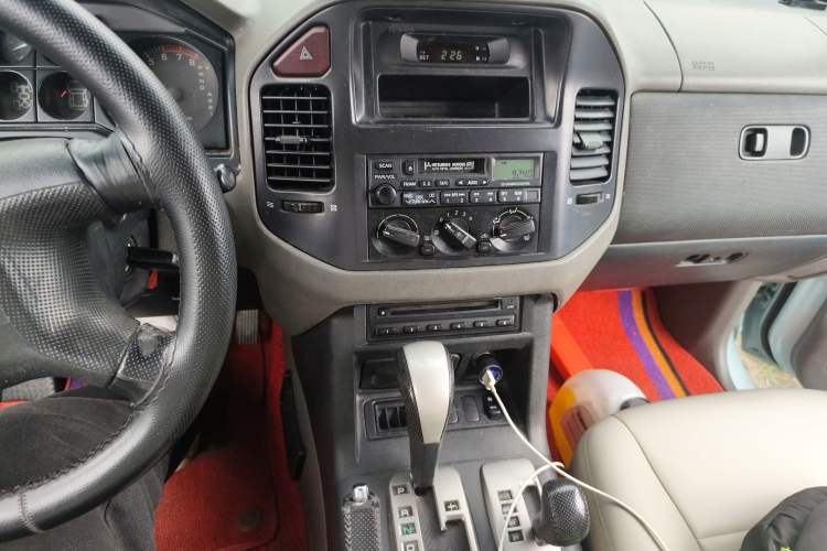 Used Mitsubishi Pajero 2006 3.0L AT GLX Audio And AC Panel