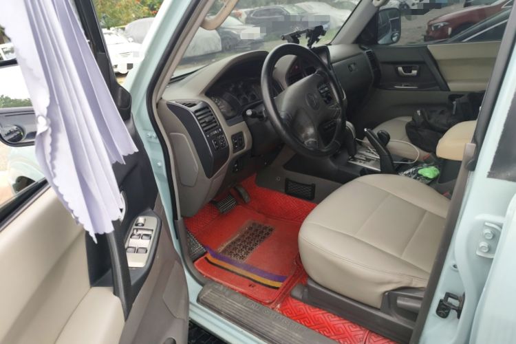 Used Mitsubishi Pajero 2006 3.0L AT GLX Driver Seat