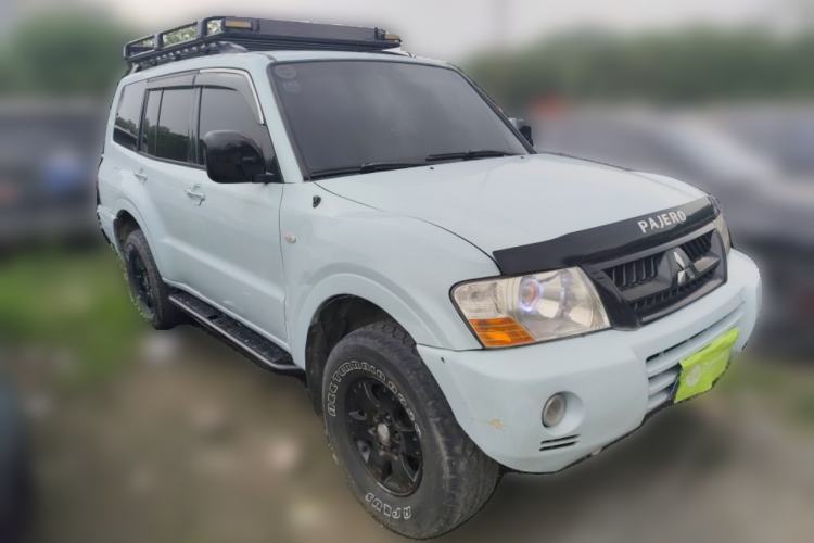 Used Mitsubishi Pajero 2006 3.0L AT GLX Front Right 45 Deg