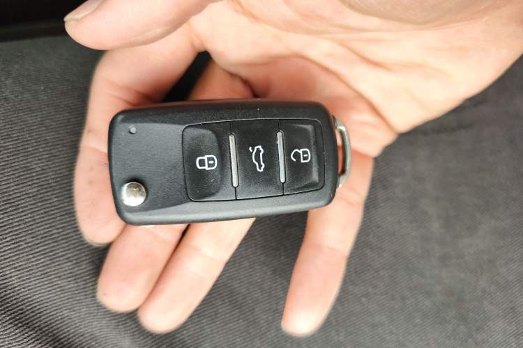 Used Mitsubishi Pajero 2006 3.0L AT GLX Vehicle Key