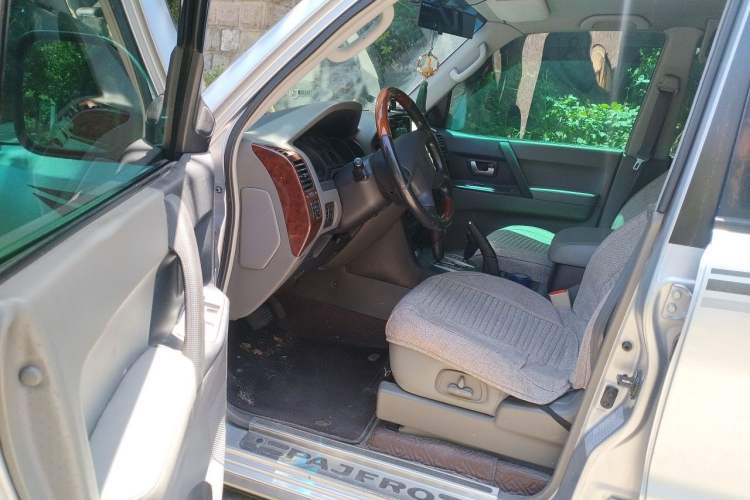 Used Mitsubishi Pajero 2006 3.8L AT GLS Driver Seat