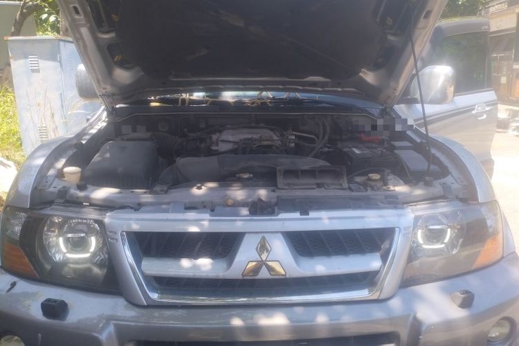 Used Mitsubishi Pajero 2006 3.8L AT GLS Engine Bay