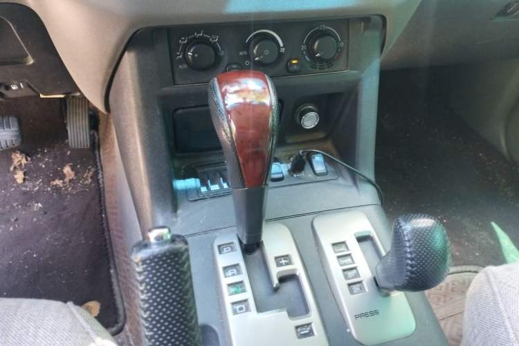 Used Mitsubishi Pajero 2006 3.8L AT GLS Gear Lever