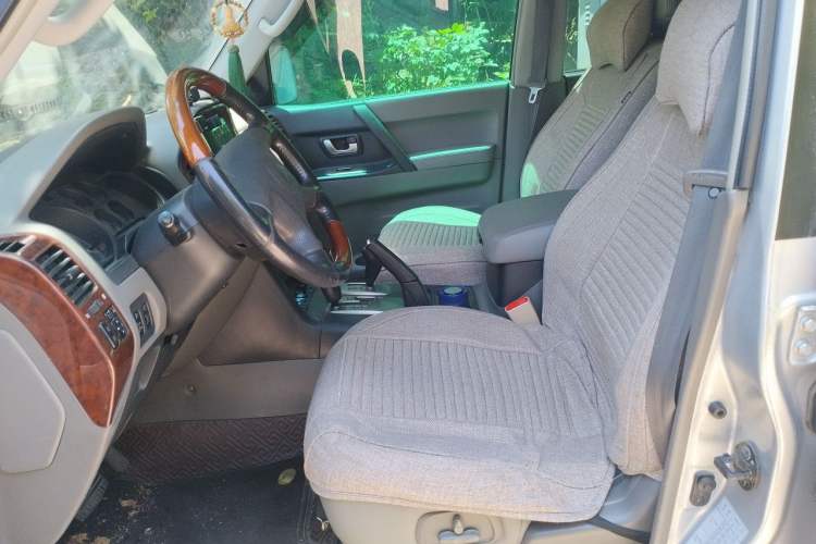 Used Mitsubishi Pajero 2006 3.8L AT GLS Left Front Seat