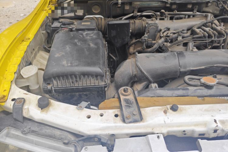 Used Mitsubishi Pajero 2006 3.0L AT GLX Engine Bay Right