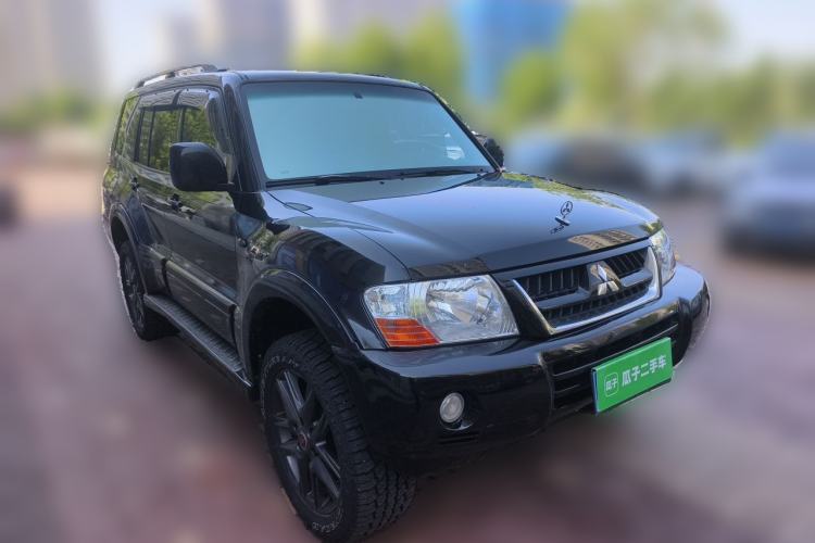 Used Mitsubishi Pajero 2008 V73 3.0L AT GLX Front Right 45 Deg
