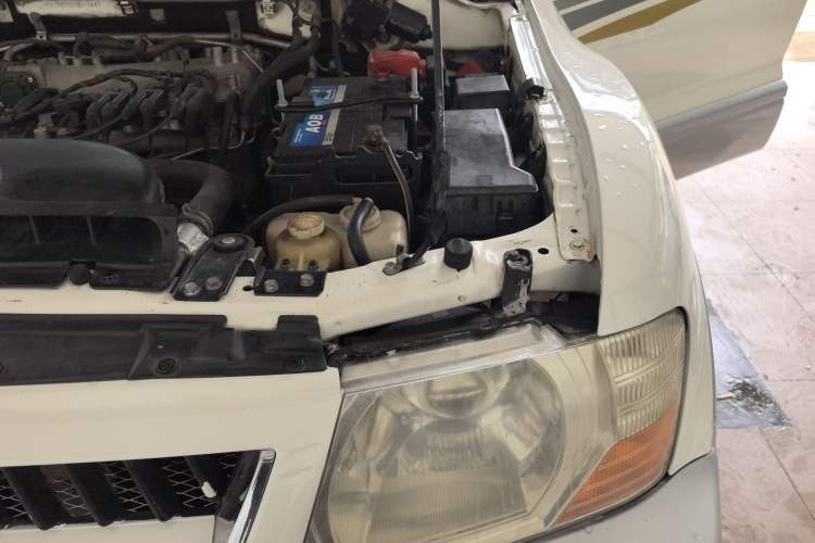 Used Mitsubishi Pajero 2008 V73 3.0L AT GLS Engine Bay Left