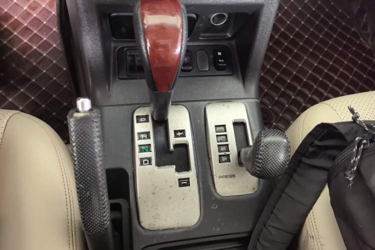 Used Mitsubishi Pajero 2008 V73 3.0L AT GLS Gear Lever