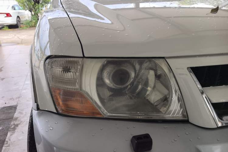 Used Mitsubishi Pajero 2008 V73 3.0L AT GLS Right Front Headlight