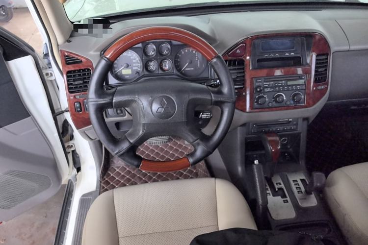 Used Mitsubishi Pajero 2008 V73 3.0L AT GLS Steering Wheel