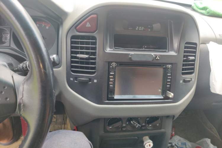 Used Mitsubishi Pajero 2008 V73 3.0L MT GL Audio And AC Panel