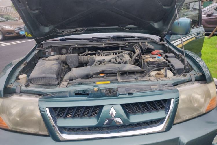 Used Mitsubishi Pajero 2008 V73 3.0L MT GL Engine Bay