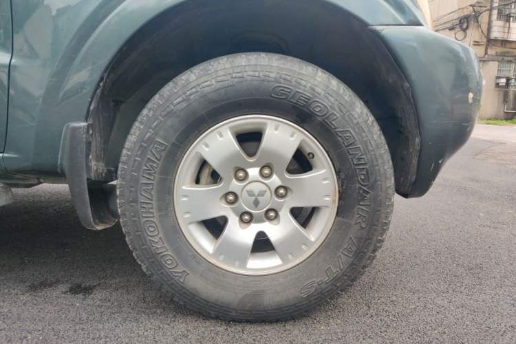 Used Mitsubishi Pajero 2008 V73 3.0L MT GL Right Front Wheel Hub