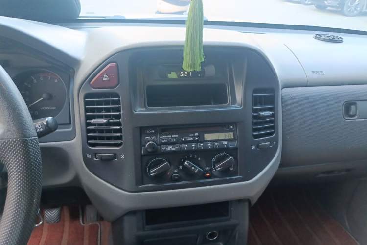 Used Mitsubishi Pajero 2008 V73 3.0L MT GLX Audio And AC Panel