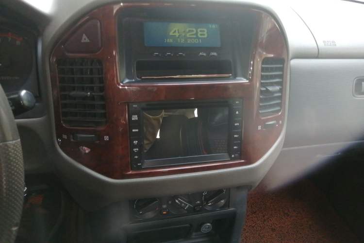 Used Mitsubishi Pajero 2008 V73 3.0L MT GLX Audio And AC Panel