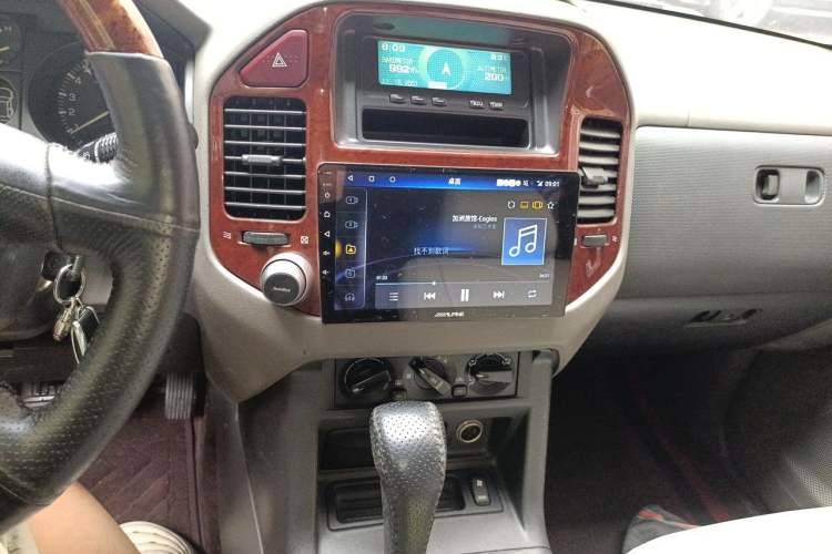 Used Mitsubishi Pajero 2008 V73 3.0L AT GLX Audio And AC Panel