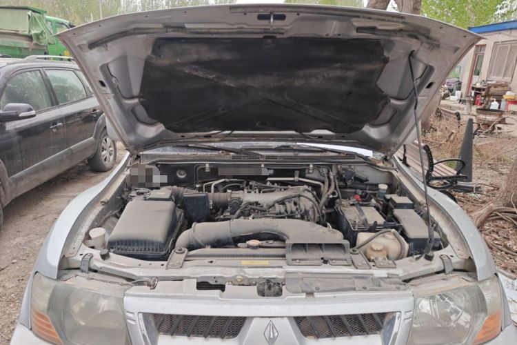 Used Mitsubishi Pajero 2008 V73 3.0L MT GL Engine Bay