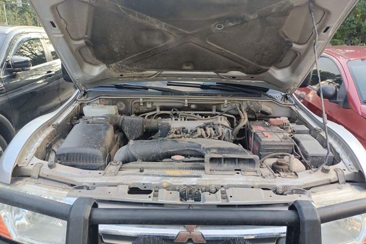 Used Mitsubishi Pajero 2008 V73 3.0L MT GLX Engine Bay