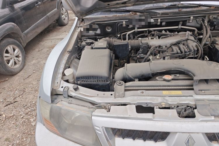 Used Mitsubishi Pajero 2008 V73 3.0L MT GL Engine Bay Right