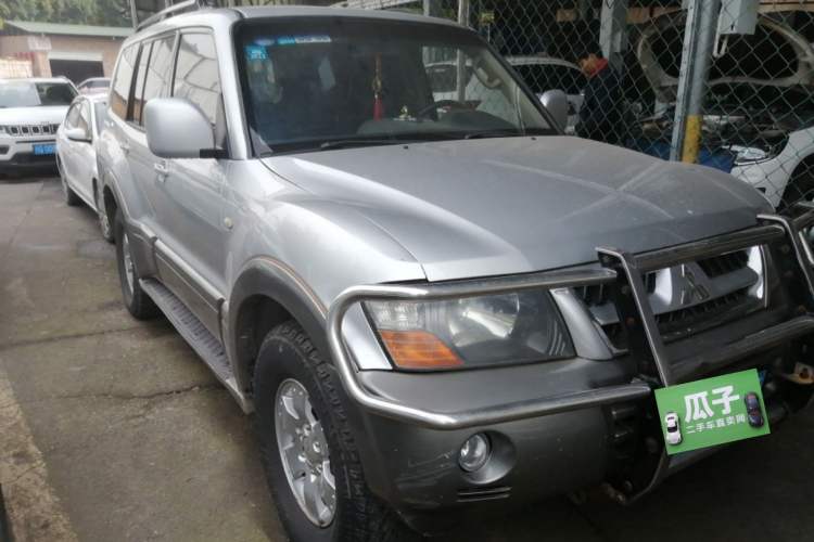 Used Mitsubishi Pajero 2008 V73 3.0L MT GLX Front Right 45 Deg
