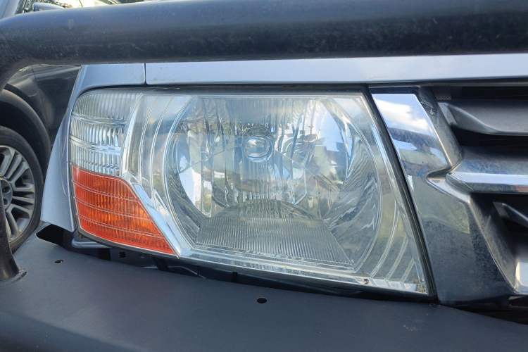 Used Mitsubishi Pajero 2008 V73 3.0L MT GLX Right Front Headlight
