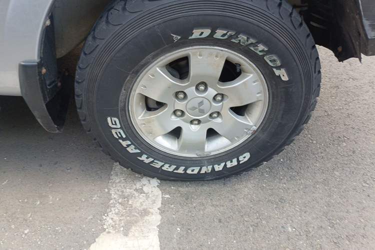 Used Mitsubishi Pajero 2008 V73 3.0L MT GLX Right Front Wheel Hub
