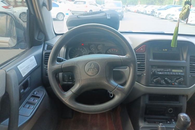 Used Mitsubishi Pajero 2008 V73 3.0L MT GLX Steering Wheel