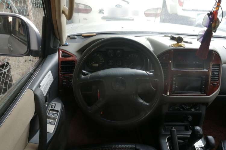 Used Mitsubishi Pajero 2008 V73 3.0L MT GLX Steering Wheel