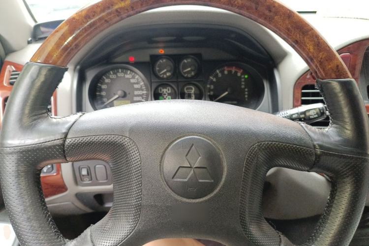 Used Mitsubishi Pajero 2008 V73 3.0L AT GLX Steering Wheel