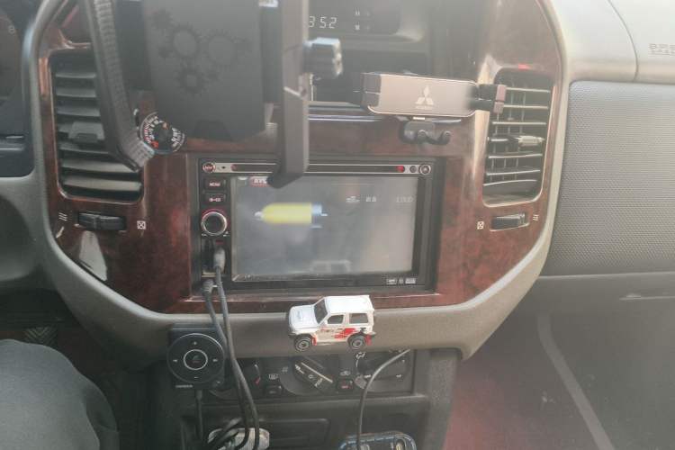 Used Mitsubishi Pajero 2008 V73 3.0L MT GL Audio And AC Panel