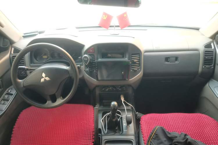 Used Mitsubishi Pajero 2008 V73 3.0L MT GL Center Console