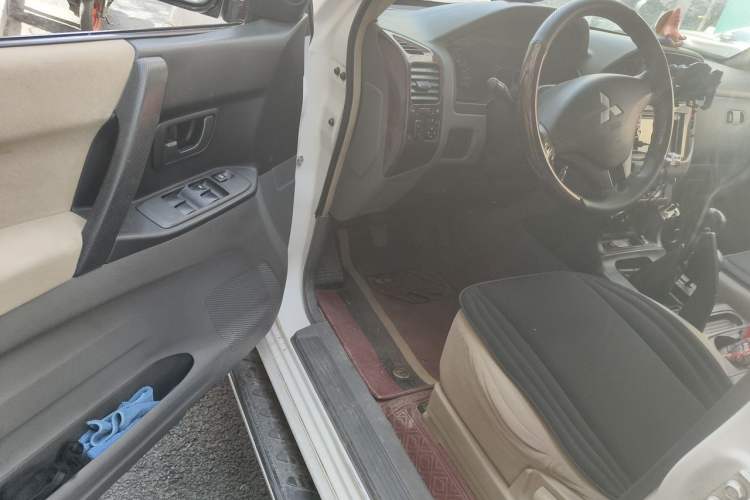 Used Mitsubishi Pajero 2008 V73 3.0L MT GL Driver Seat