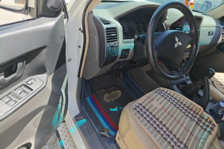 Used Mitsubishi Pajero 2008 V73 3.0L MT GL Driver Seat