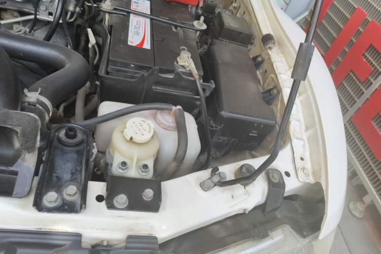 Used Mitsubishi Pajero 2008 V73 3.0L MT GL Engine Bay Left