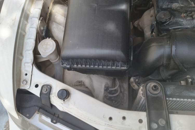 Used Mitsubishi Pajero 2008 V73 3.0L MT GL Engine Bay Right
