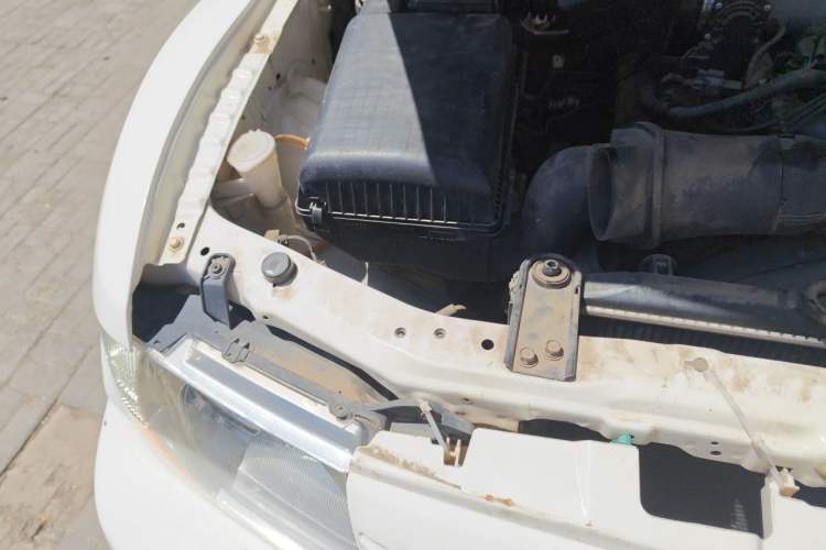 Used Mitsubishi Pajero 2008 V73 3.0L MT GL Engine Bay Right